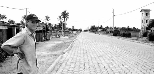 Karl eyes the long walk back to Awale Plage