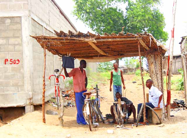 A bike shop in Lomè