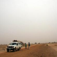 Flat tire, en route to Tondi Fou